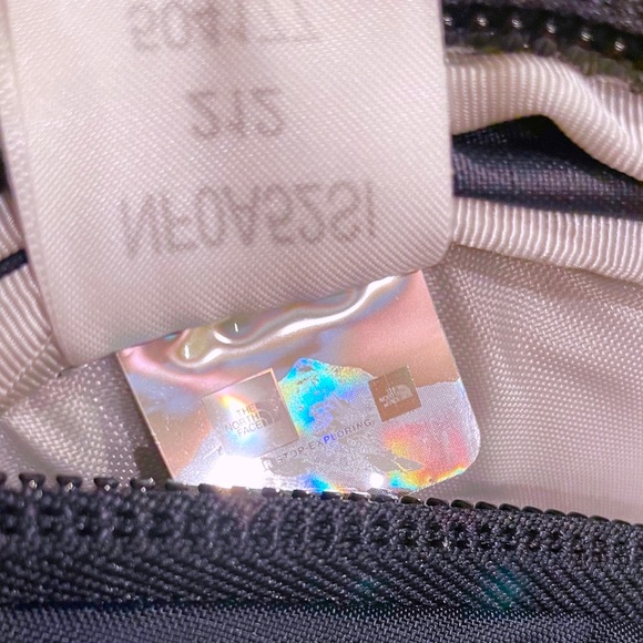 The North Face Women’s Borealis 27 Liter Backpack In Navy - Picture 9 of 9